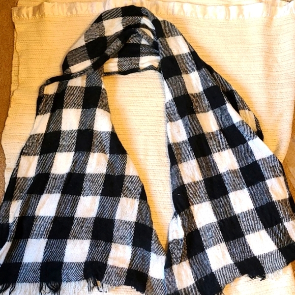 C: WOMENS SCARF BLACK AND GRAG WITH CREAM - Picture 1 of 1